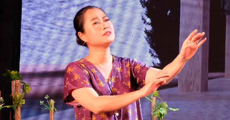 Lâm Vỹ Dạ trên sân khấu