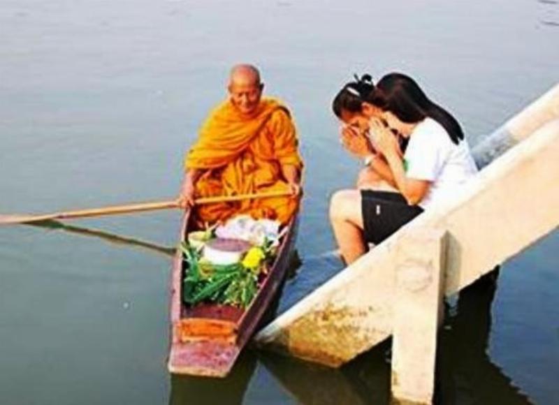 Lễ Cúng Trai Tăng 49 Ngày Tại Chùa