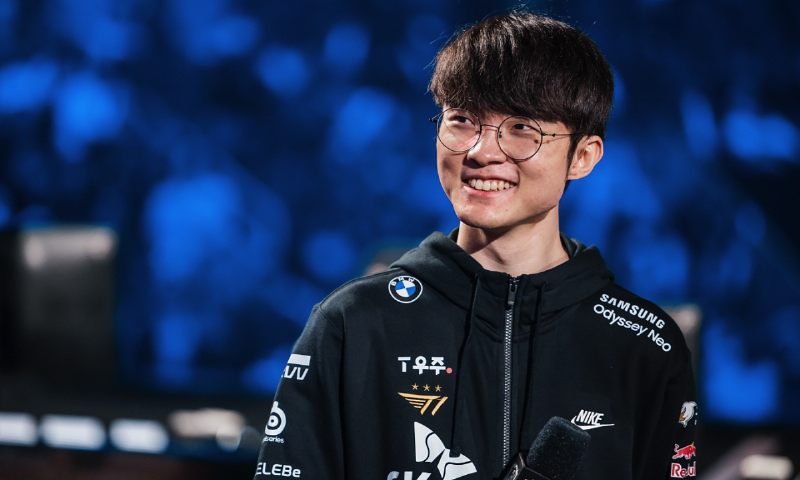 Faker gia nhập SKT T1 chuyên nghiệp