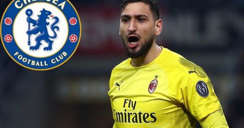 Gianluigi Donnarumma trong màu áo AC Milan thực hiện một pha cứu thua xuất thần.