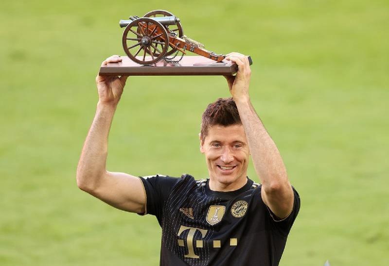 Robert Lewandowski phá vỡ kỷ lục Bundesliga