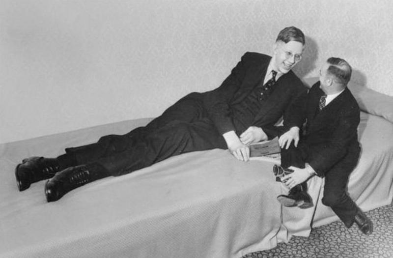 Robert Wadlow với chiều cao kỷ lục